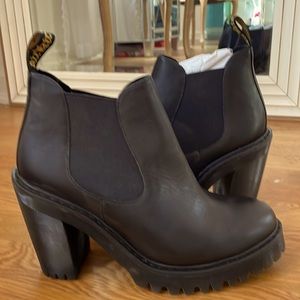 Doc Martens Hurston bootie black 9 NIB